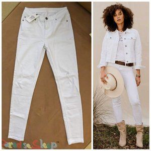 *NWT* Matilda Jane: GOOD HART: Sommerset White Skinny Jeans. . Size 0 .